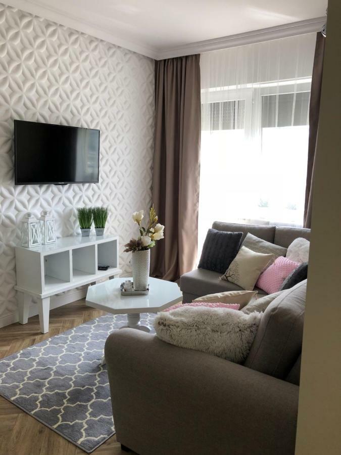 Family & Business Elegant Apartments Ul Warszawska - 2 Bedroom, Balcony, Parking เคียลเซ ภายนอก รูปภาพ