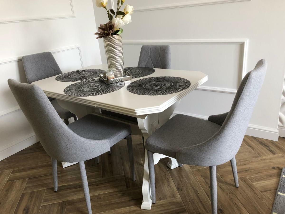 Family & Business Elegant Apartments Ul Warszawska - 2 Bedroom, Balcony, Parking เคียลเซ ภายนอก รูปภาพ