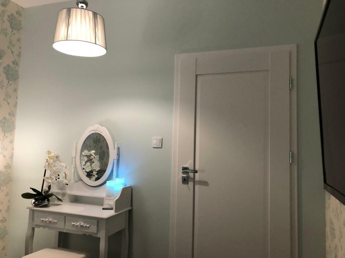 Family & Business Elegant Apartments Ul Warszawska - 2 Bedroom, Balcony, Parking เคียลเซ ภายนอก รูปภาพ