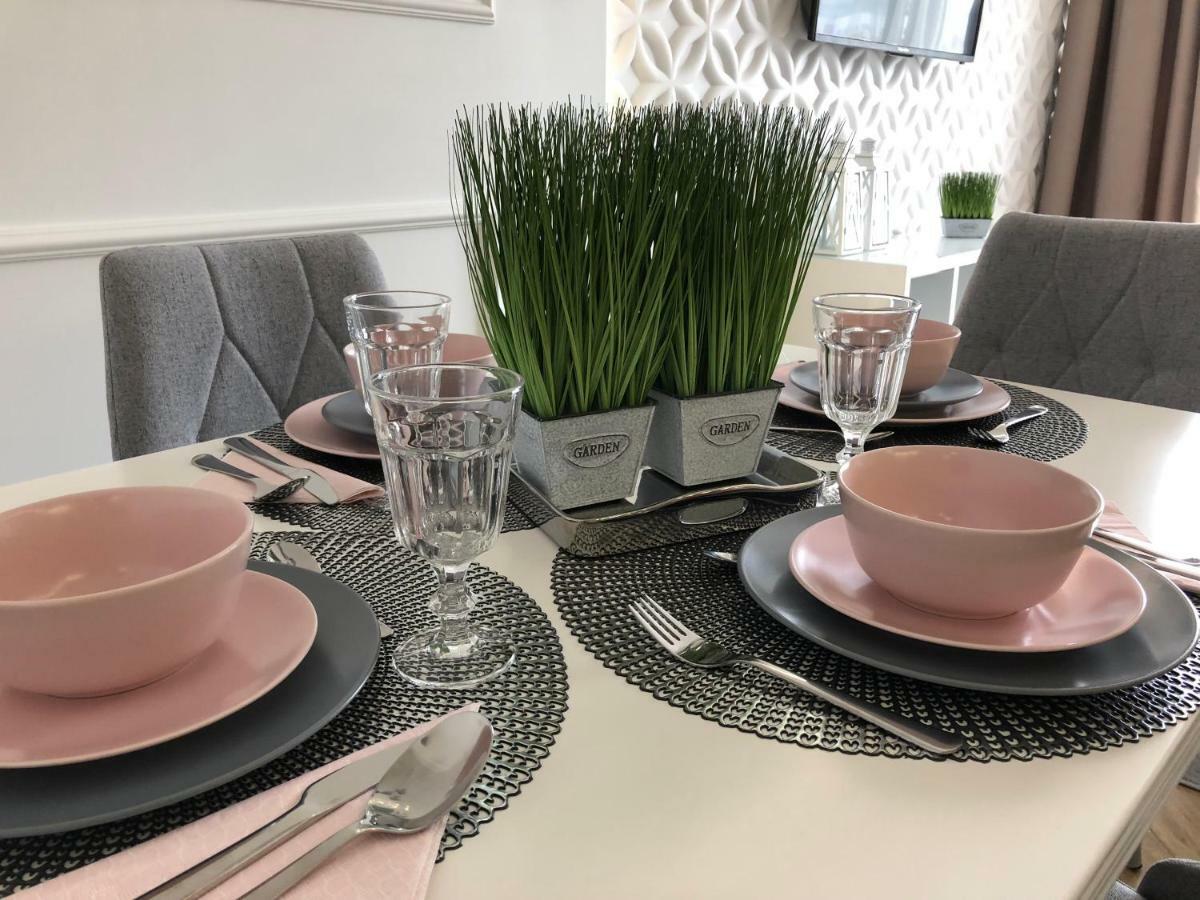 Family & Business Elegant Apartments Ul Warszawska - 2 Bedroom, Balcony, Parking เคียลเซ ภายนอก รูปภาพ