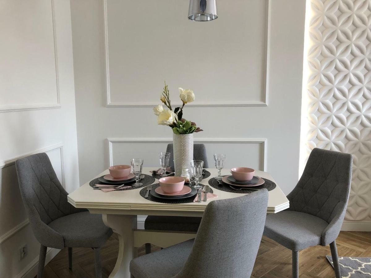 Family & Business Elegant Apartments Ul Warszawska - 2 Bedroom, Balcony, Parking เคียลเซ ภายนอก รูปภาพ