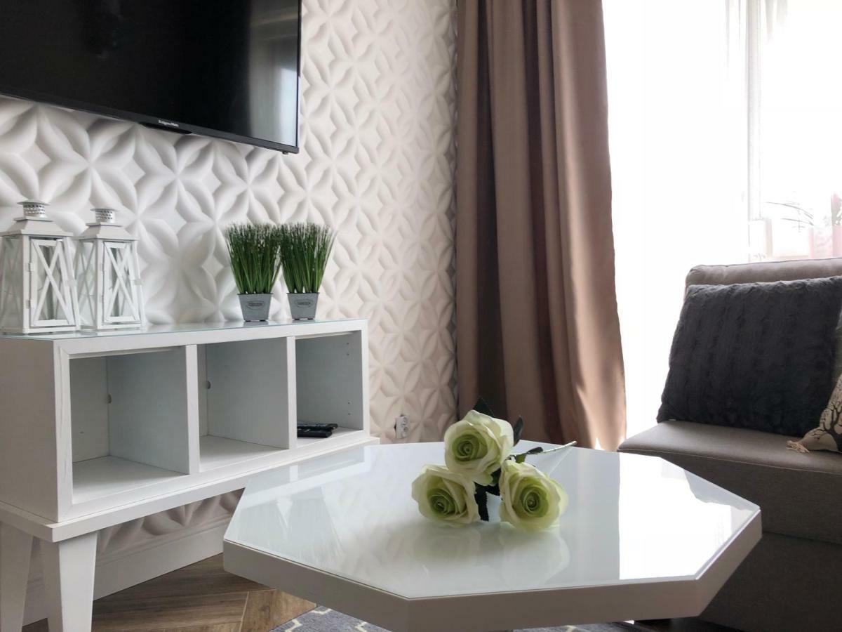 Family & Business Elegant Apartments Ul Warszawska - 2 Bedroom, Balcony, Parking เคียลเซ ภายนอก รูปภาพ