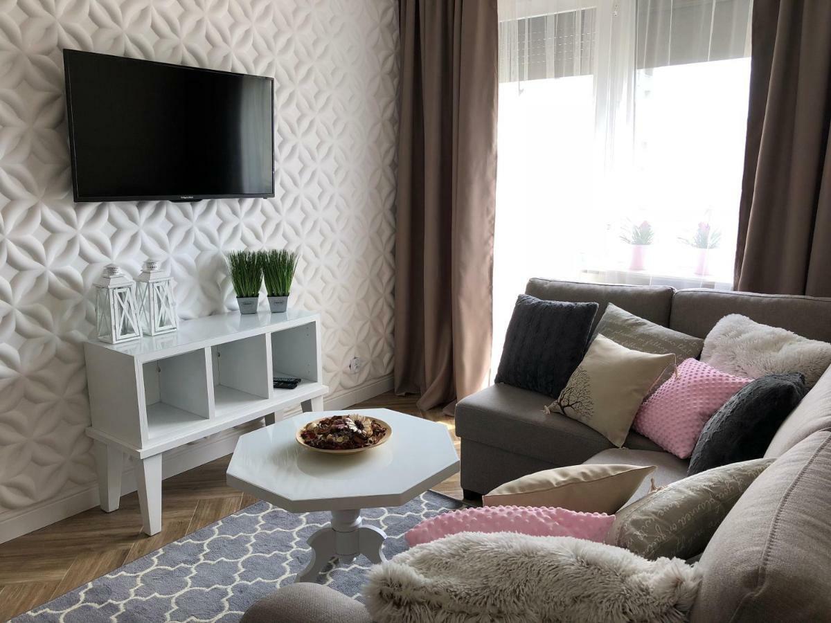 Family & Business Elegant Apartments Ul Warszawska - 2 Bedroom, Balcony, Parking เคียลเซ ภายนอก รูปภาพ