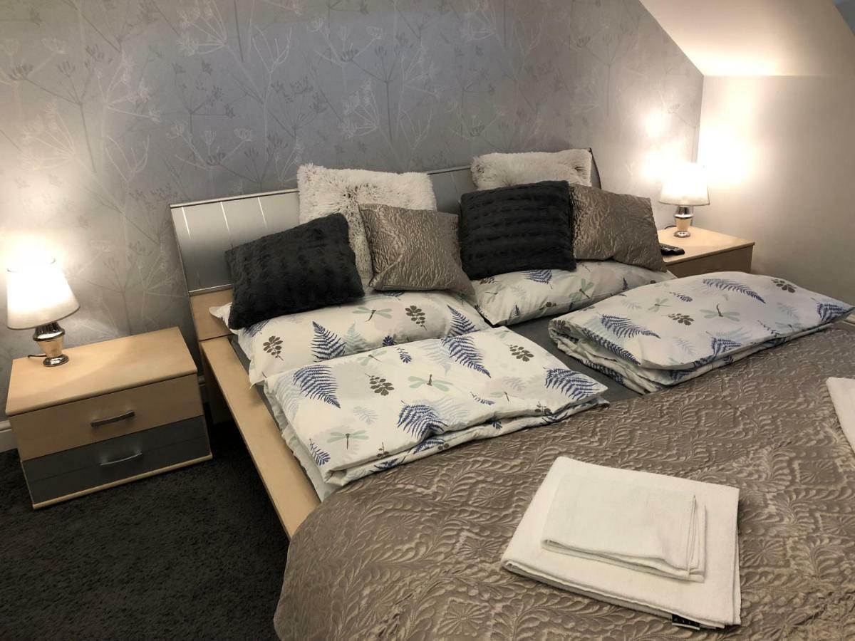 Family & Business Elegant Apartments Ul Warszawska - 2 Bedroom, Balcony, Parking เคียลเซ ภายนอก รูปภาพ